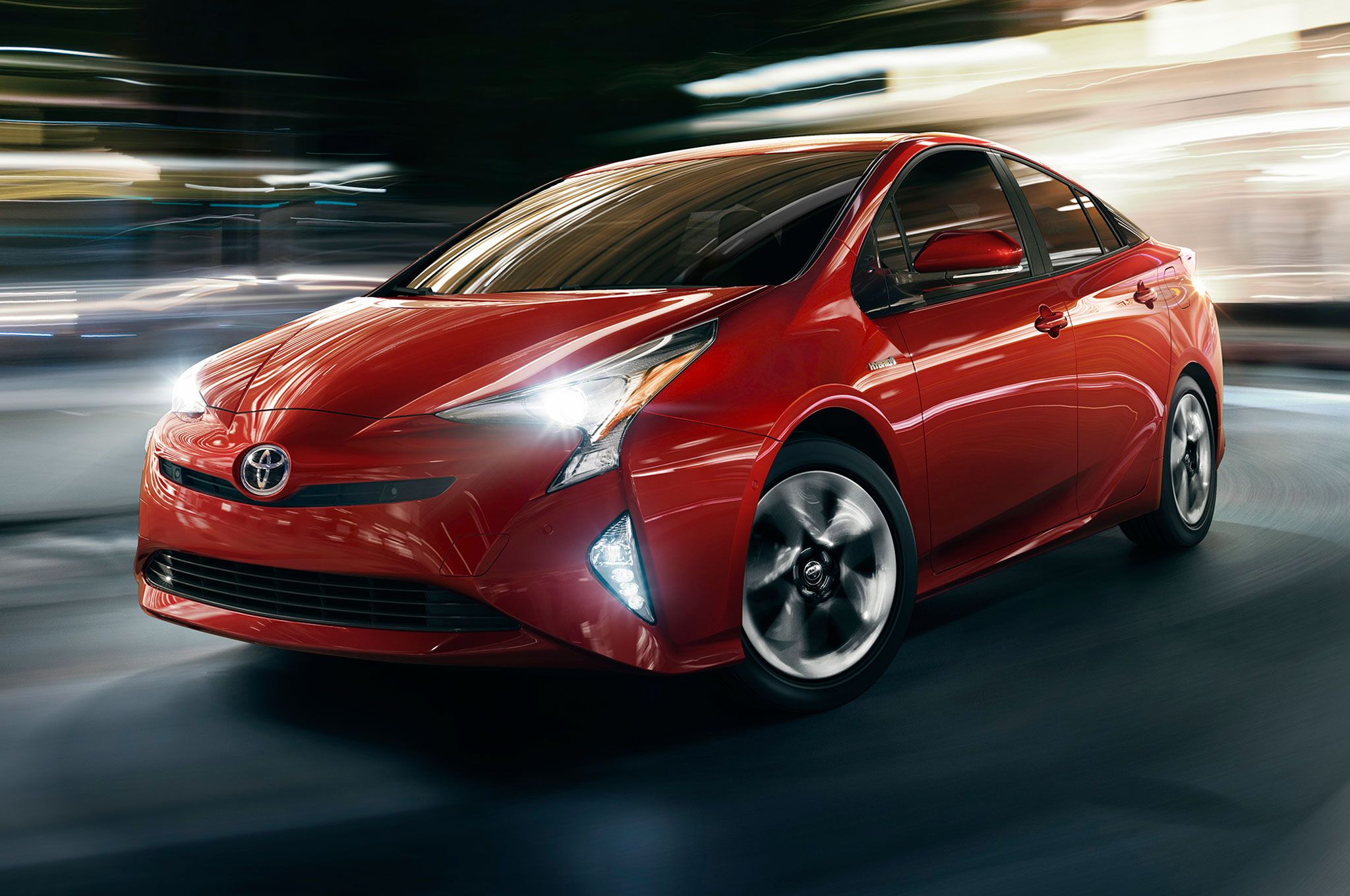 2016-Toyota-Prius-front-side-view-city-l